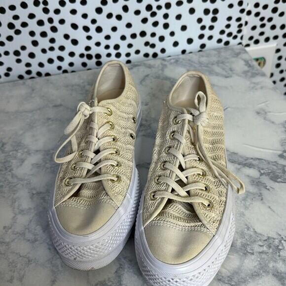 Converse crochet size 8 sneakers - Picture 3 of 6